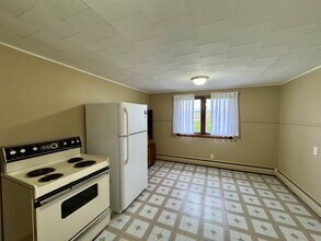 4370 Seeman St SW in Navarre, OH - Building Photo - Building Photo