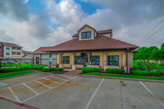 Southlake Ranch Apartment Homes in Corpus Christi, TX - Building Photo - Building Photo