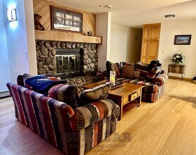 335 Ski Way in Incline Village, NV - Building Photo - Building Photo