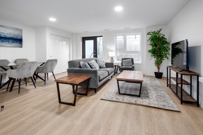 Sugarbush Gardens in Waterloo, ON - Building Photo - Interior Photo