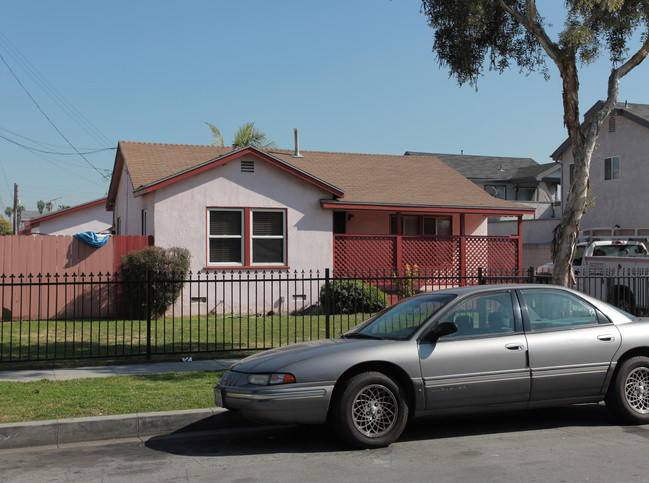 16336-16340 Eucalyptus Ave in Bellflower, CA - Building Photo - Building Photo