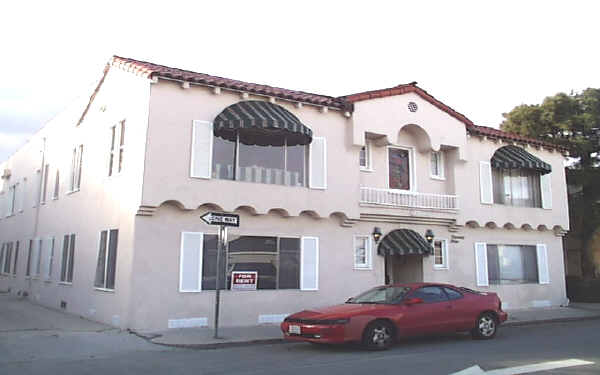 25 Argonne Ave in Long Beach, CA - Foto de edificio