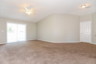 11025 Whittney Chase Dr in Riverview, FL - Building Photo - Building Photo