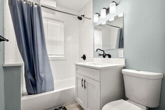 389 Centre St in Boston, MA - Building Photo - Building Photo