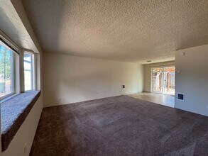 4057-4059 Southway Loop in Springfield, OR - Building Photo - Building Photo