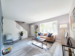 19707 Meadowlark Ln in Warrensville Heights, OH - Building Photo - Building Photo