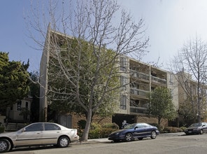 366 Staten Ave in Oakland, CA - Foto de edificio - Building Photo