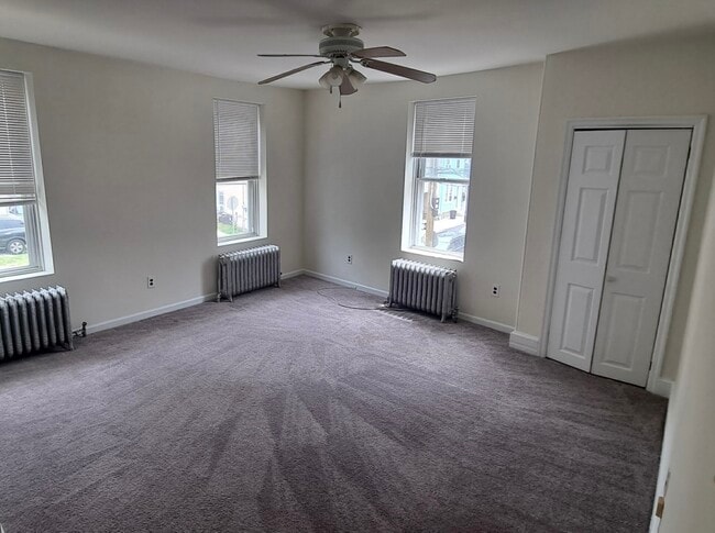 4536 Mitchell St, Unit 2 in Philadelphia, PA - Foto de edificio - Building Photo