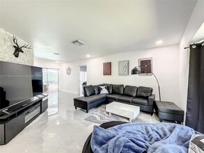 1751 SW 30th Pl in Fort Lauderdale, FL - Building Photo - Building Photo