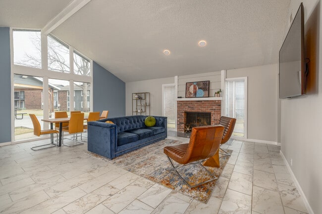 The Village Apartments in Broken Arrow, OK - Foto de edificio - Interior Photo