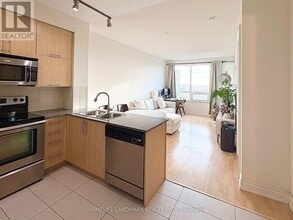 H-60 S Town Centre Blvd in Markham, ON - Building Photo - Building Photo