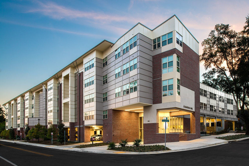 Champions Hall in Tallahassee, FL - Foto de edificio