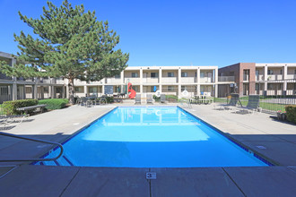 Sunrise Apartments in Albuquerque, NM - Building Photo - Building Photo