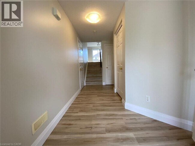 82 Donnenwerth Dr in Kitchener, ON - Building Photo - Building Photo