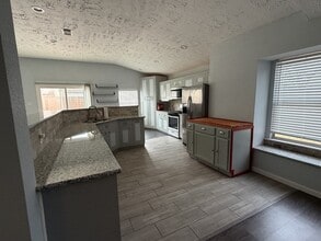 306 Flora Vista Dr in Webster, TX - Building Photo - Building Photo