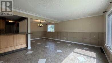 406 Erb St. W in Waterloo, ON - Building Photo - Building Photo
