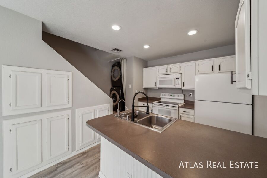 2301 E University Dr in Mesa, AZ - Building Photo