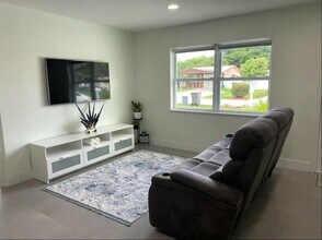 2314 Pinecrest Ct in West Palm Beach, FL - Building Photo - Building Photo