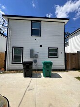 8109 Denton St in Houston, TX - Foto de edificio - Building Photo