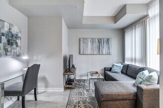 199 Queen St W in Toronto, ON - Building Photo - Building Photo
