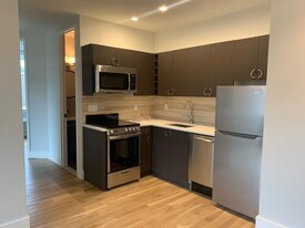 482 Seneca Ave Apartamentos