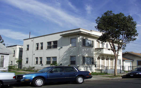 1151 E Hellman St in Long Beach, CA - Building Photo - Building Photo