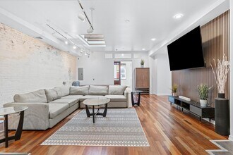 330 Montgomery St in Jersey City, NJ - Building Photo - Building Photo