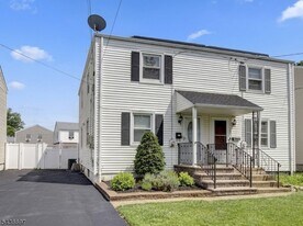 605 Crescent Dr in Bound Brook, NJ - Building Photo