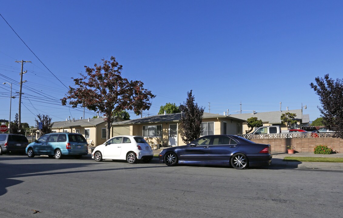 Chestnut & Hedding Apartments in San Jose, CA - Building Photo