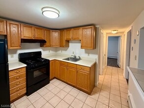 10 Clover Pl in Mine Hill, NJ - Building Photo - Building Photo