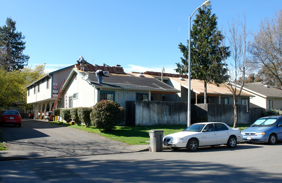 2571 Kenton Ct in Santa Rosa, CA - Building Photo