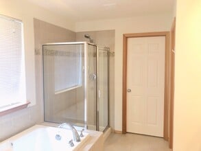 Stunning Harbor Home on a Prime Lot! in Lynnwood, WA - Building Photo - Building Photo