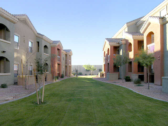 San Miguel in Mesa, AZ - Foto de edificio - Building Photo