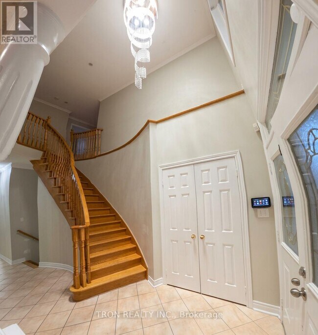 32 Arundel Dr in Vaughan, ON - Building Photo - Building Photo