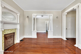827 Strong St in Schenectady, NY - Building Photo - Building Photo