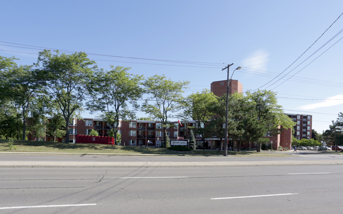 Mohawk Gardens in Hamilton, ON - Building Photo