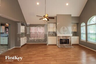 3225 Continental Dr in Missouri City, TX - Building Photo - Building Photo
