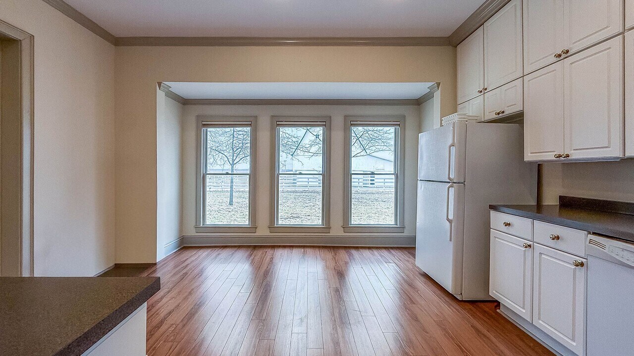 2132 N 400 East Rd in De Land, IL - Building Photo