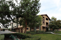 Monarch Pointe Apartments in Anaheim, CA - Foto de edificio - Building Photo