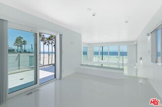 2419 Ocean Front Walk in Los Angeles, CA - Building Photo - Building Photo