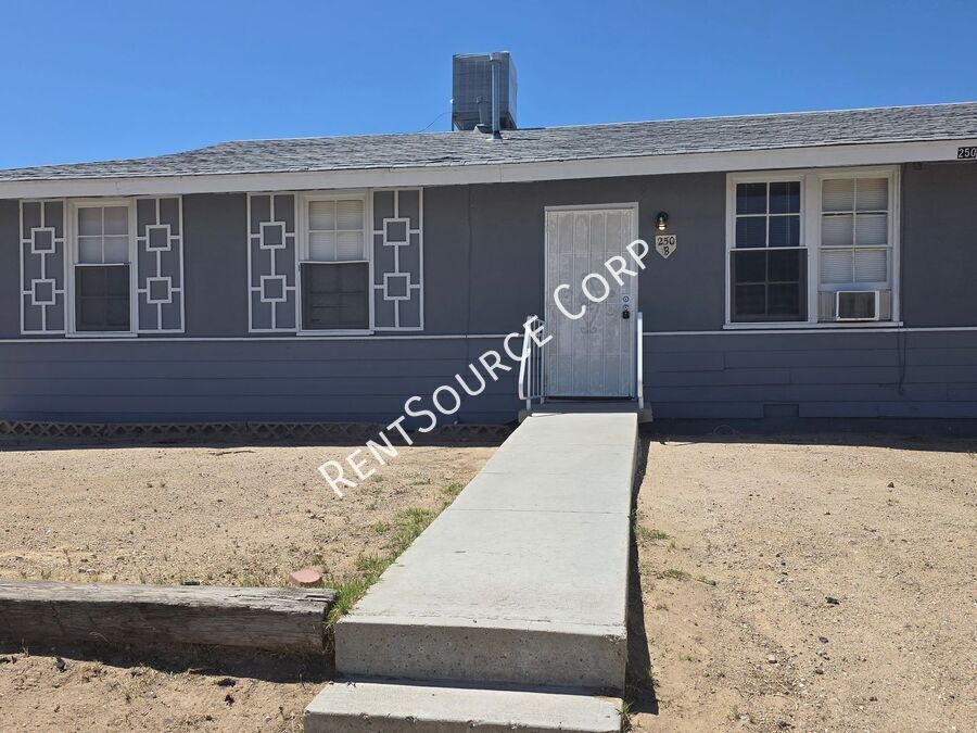 250 Juniper St in Barstow, CA - Building Photo