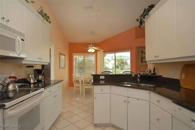 5108 Harrogate Ct in Naples, FL - Foto de edificio - Building Photo