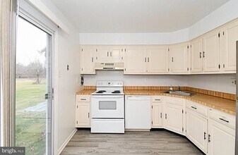 592 Wrensong Rd in Yardley, PA - Building Photo - Building Photo