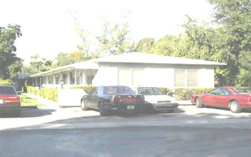 12209 W Dixie Hwy in North Miami, FL - Building Photo - Building Photo