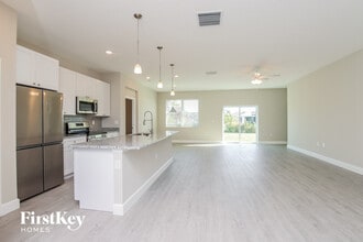 109 Hillock Ave NW in Palm Bay, FL - Foto de edificio - Building Photo