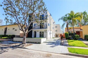 10812 Hesby St in Los Angeles, CA - Building Photo