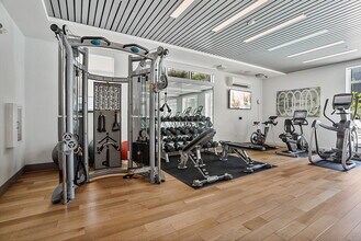 ROEN Menlo Park in Menlo Park, CA - Foto de edificio - Building Photo