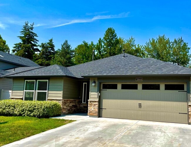 property at 3844 W Magnolia Ln