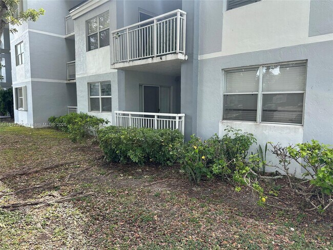 8600 SW 212th St in Cutler Bay, FL - Building Photo - Building Photo