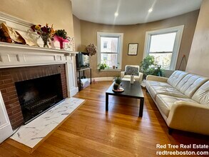 8 Saint Lukes Rd, Unit 1 in Boston, MA - Foto de edificio - Building Photo